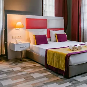 Orange Owl Otel